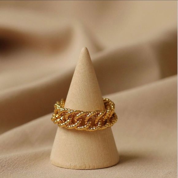 18K Gold Plated Minimalistic Cuban Link Statement Ring - Picture 8 of 8